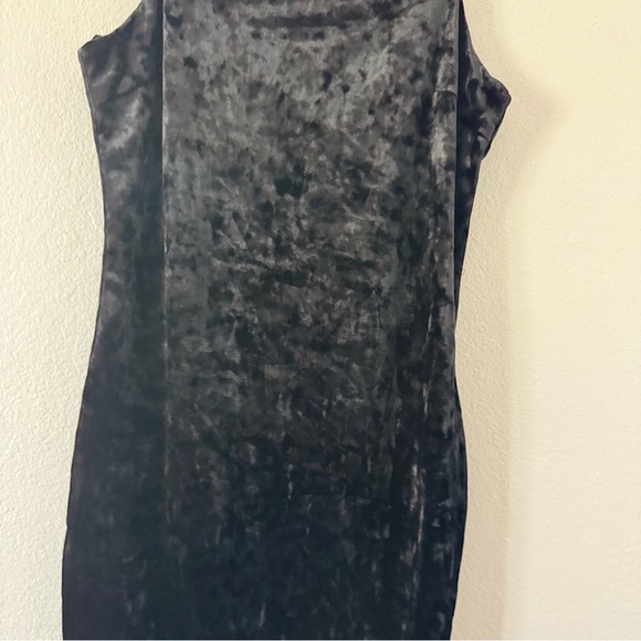 New Elodie Elegant Black Crushed Velvet Mini Cocktail Dress in Small - Picture 7 of 13